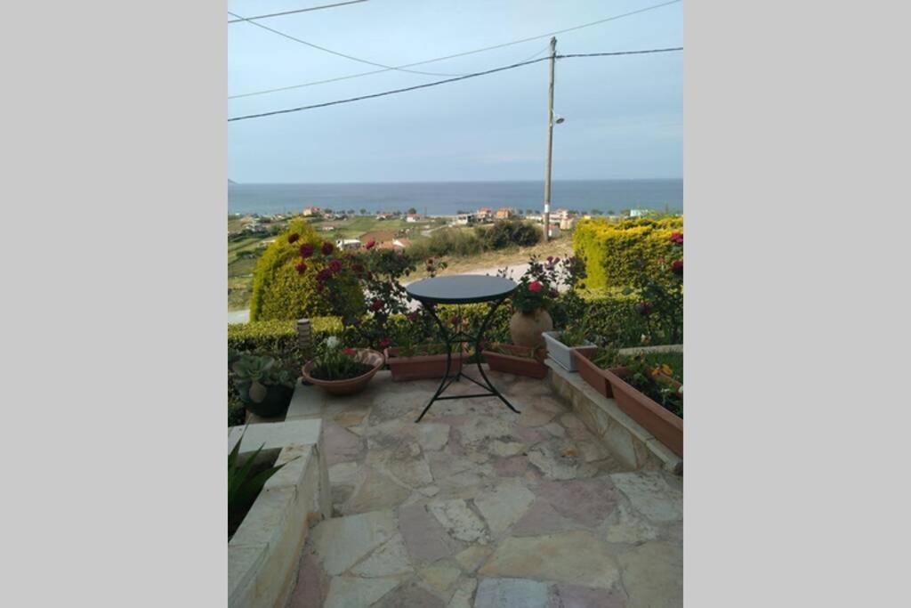 Villa Roses-Mourteri Exterior foto